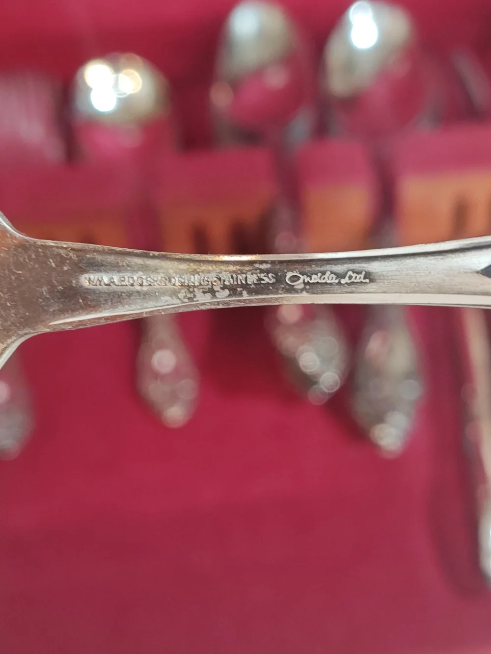 Oneida WMA Roger Delux Stainless Flatware Set Total 45 Pcs.